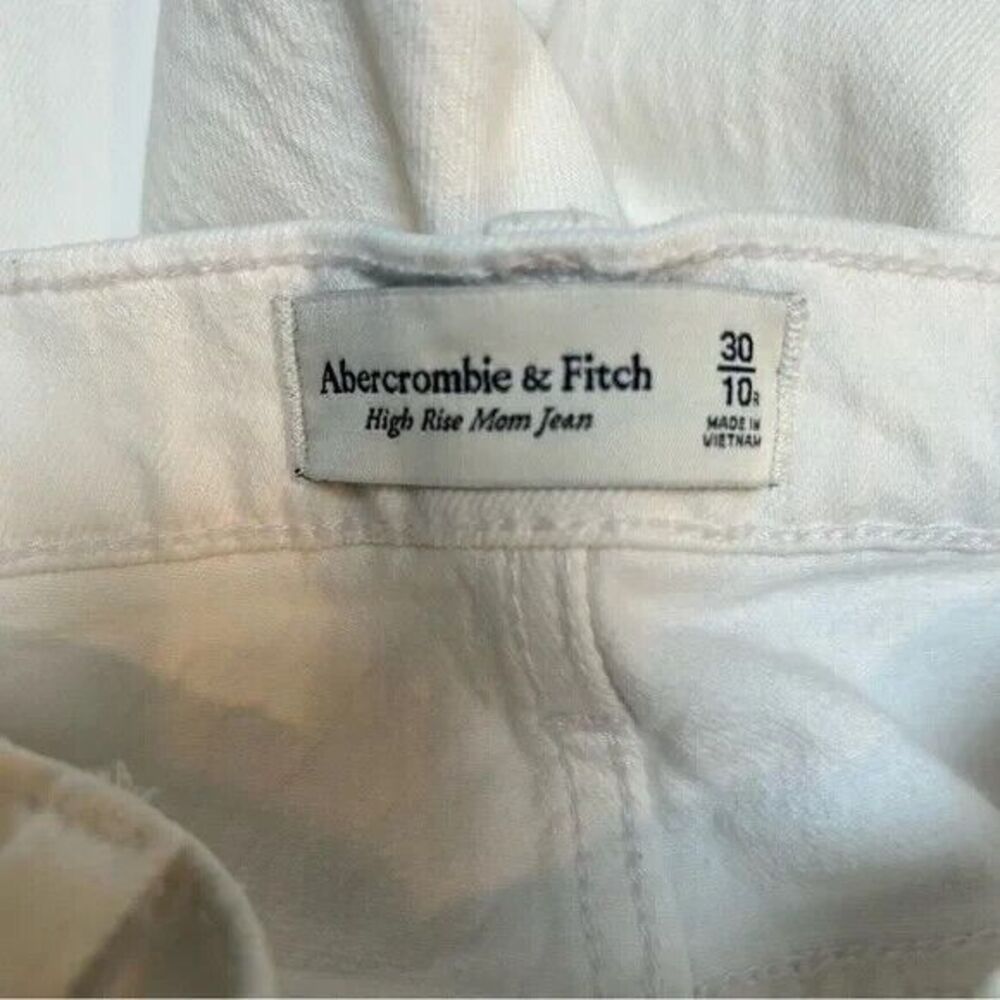 Abercrombie & Fitch White High Rise Mom Jean Distressed Size 30/10R - Picture 2 of 5
